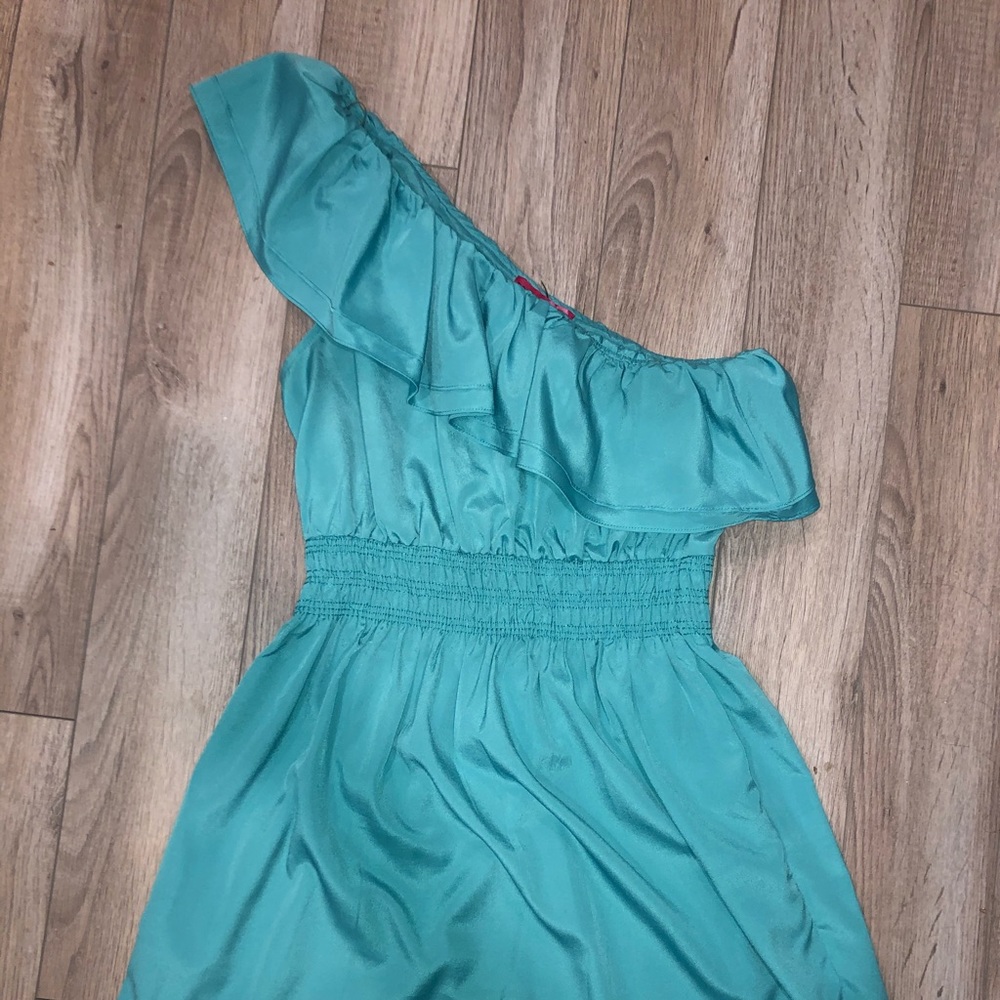 💥 3/$15 Ruffle one shoulder dress